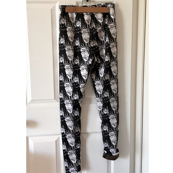 Cat leggings! 🐈 - Picture 2 of 4